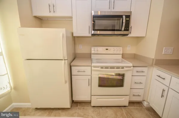 $2,700 | 8711 Ravenglass Way, Montgomery Village, MD 20886