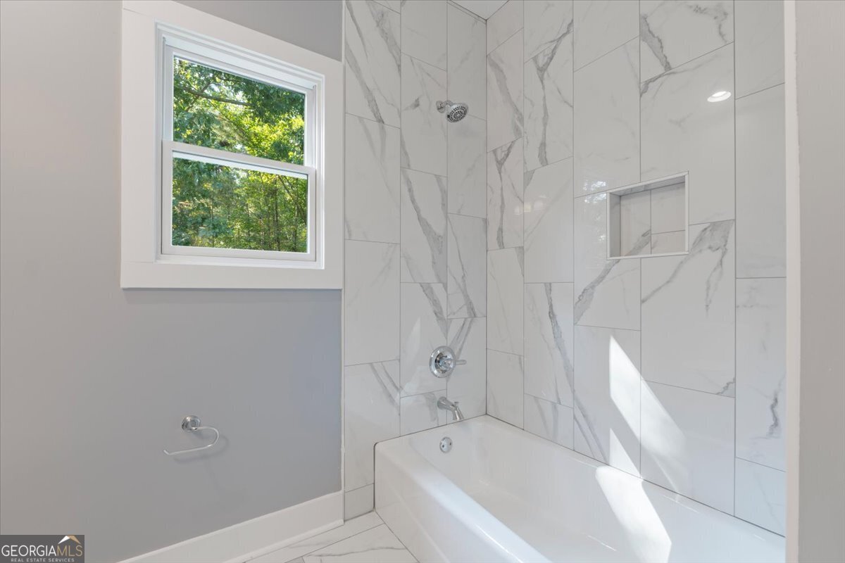 1750 Reids Ferry Road Buckhead, GA 30625 - Photo 16 of 57 a bathroom with a bathtub