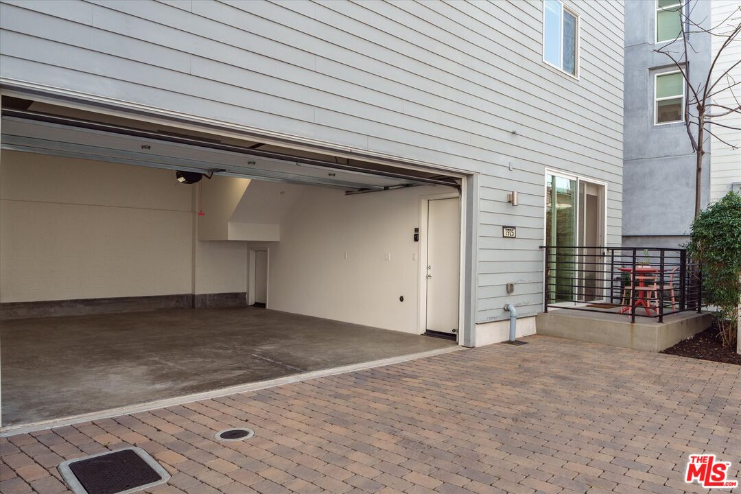 1925 Griffith Park Boulevard Los Angeles, CA 90039 - Photo 22 of 28 a view of empty room