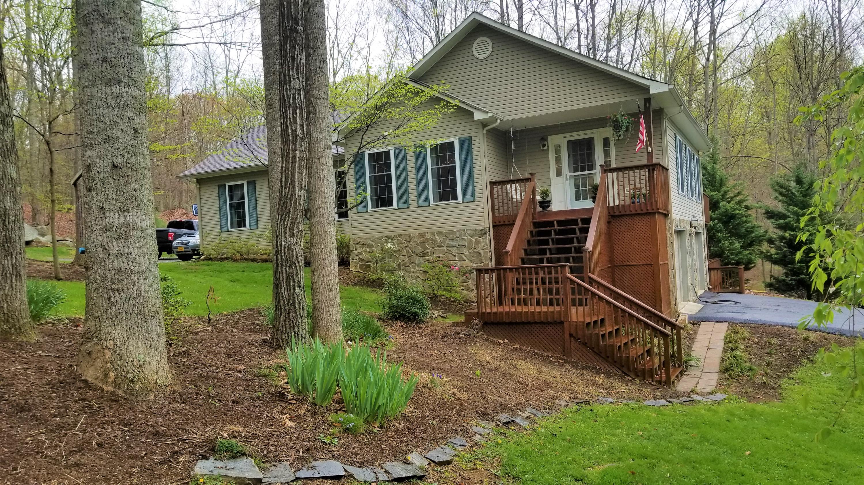 a view of a house with a yard