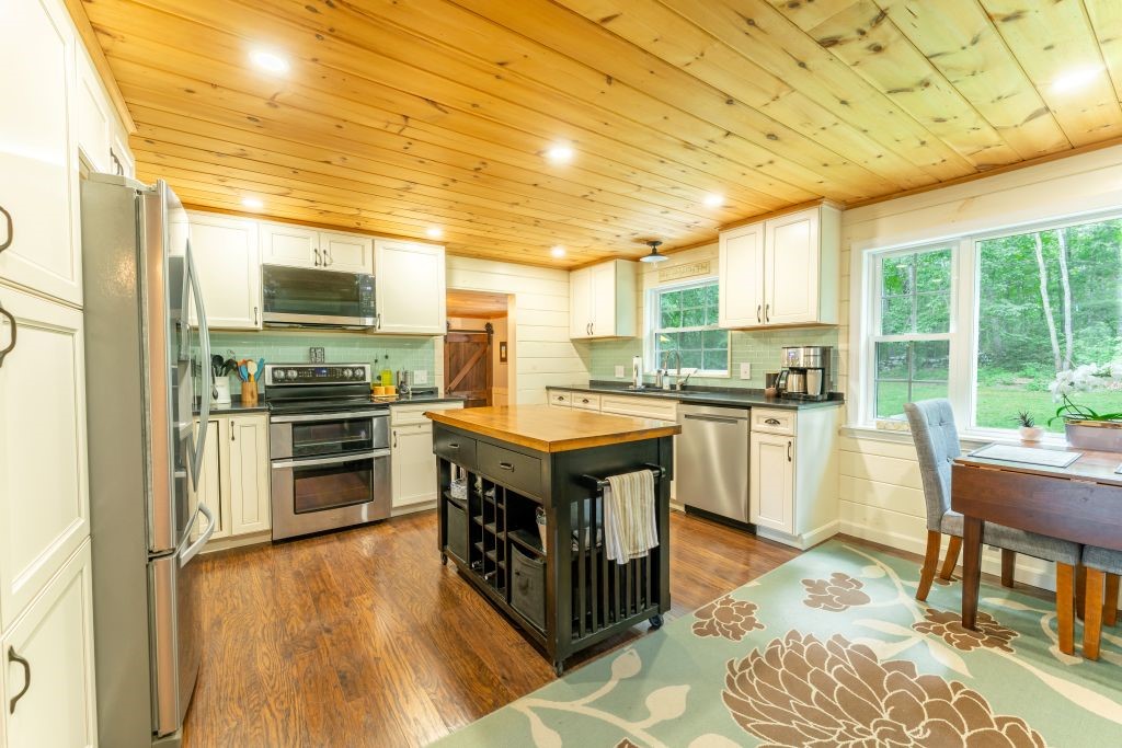 25 Hickory Lane Westerly, RI 02891 - Photo 10 of 32
