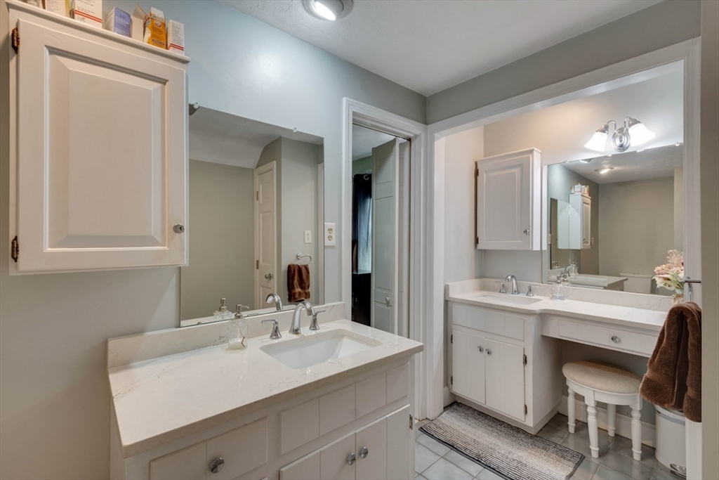 35 Blueberry Lane Reading, MA 01867 - Photo 16 of 33