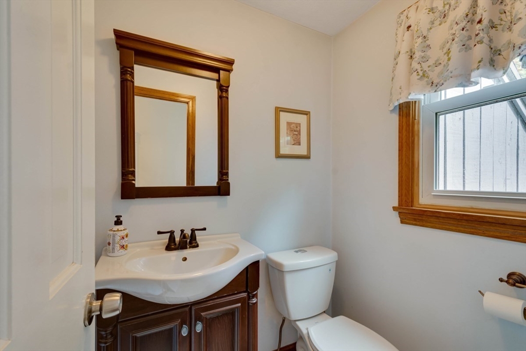35 Blueberry Lane Reading, MA 01867 - Photo 18 of 33