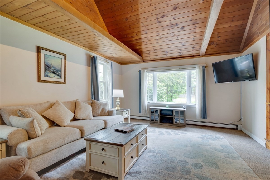 35 Blueberry Lane Reading, MA 01867 - Photo 4 of 33