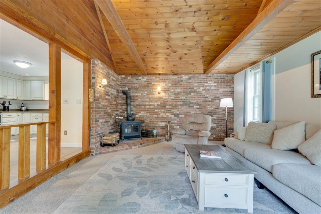 35 Blueberry Lane Reading, MA 01867 - Photo 5 of 33