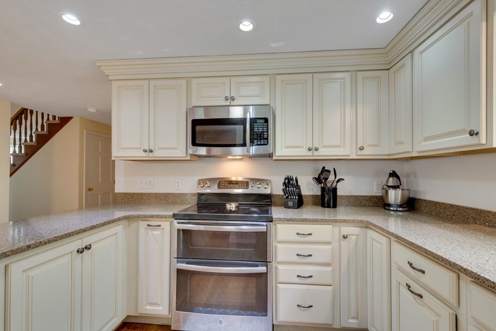 35 Blueberry Lane Reading, MA 01867 - Photo 7 of 33