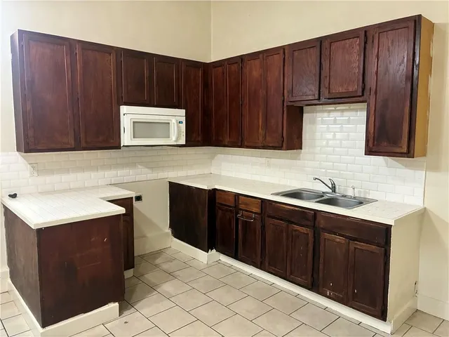 $2,000 | 1541 North Broad Street, New Orleans, LA 70119