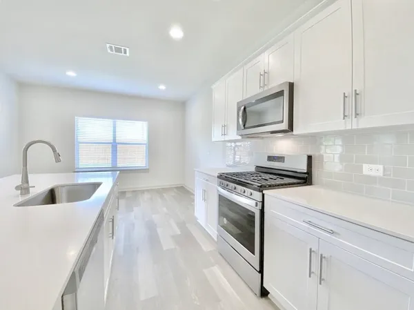 $2,295 | 1005 Winnsboro Drive, Round Rock, TX 78664