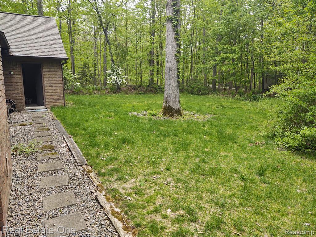 8841 Foster Road Clarkston, MI 48346 - Photo 17 of 19