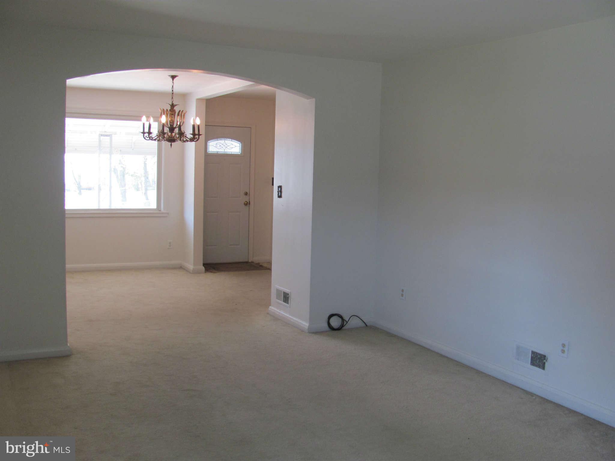 1736 Searles Road Baltimore, MD 21222 - Photo 3 of 30 Living Room
