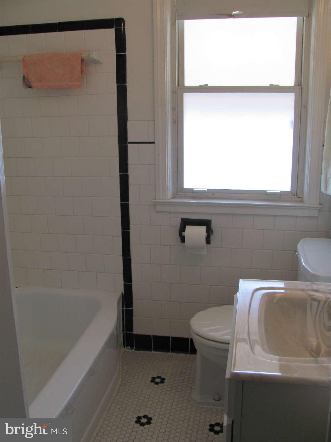 1736 Searles Road Baltimore, MD 21222 - Photo 5 of 30 Bath