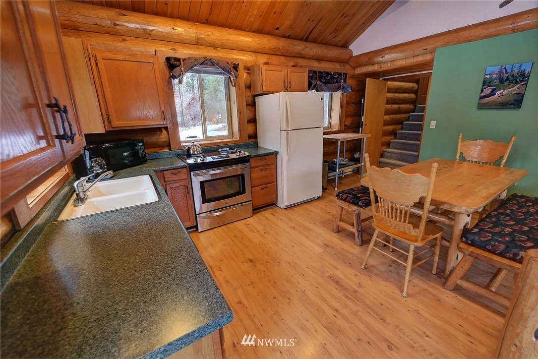 24 Wolf Ridge Lane Winthrop, WA 98862 - Photo 12 of 25 Gallery Image 12