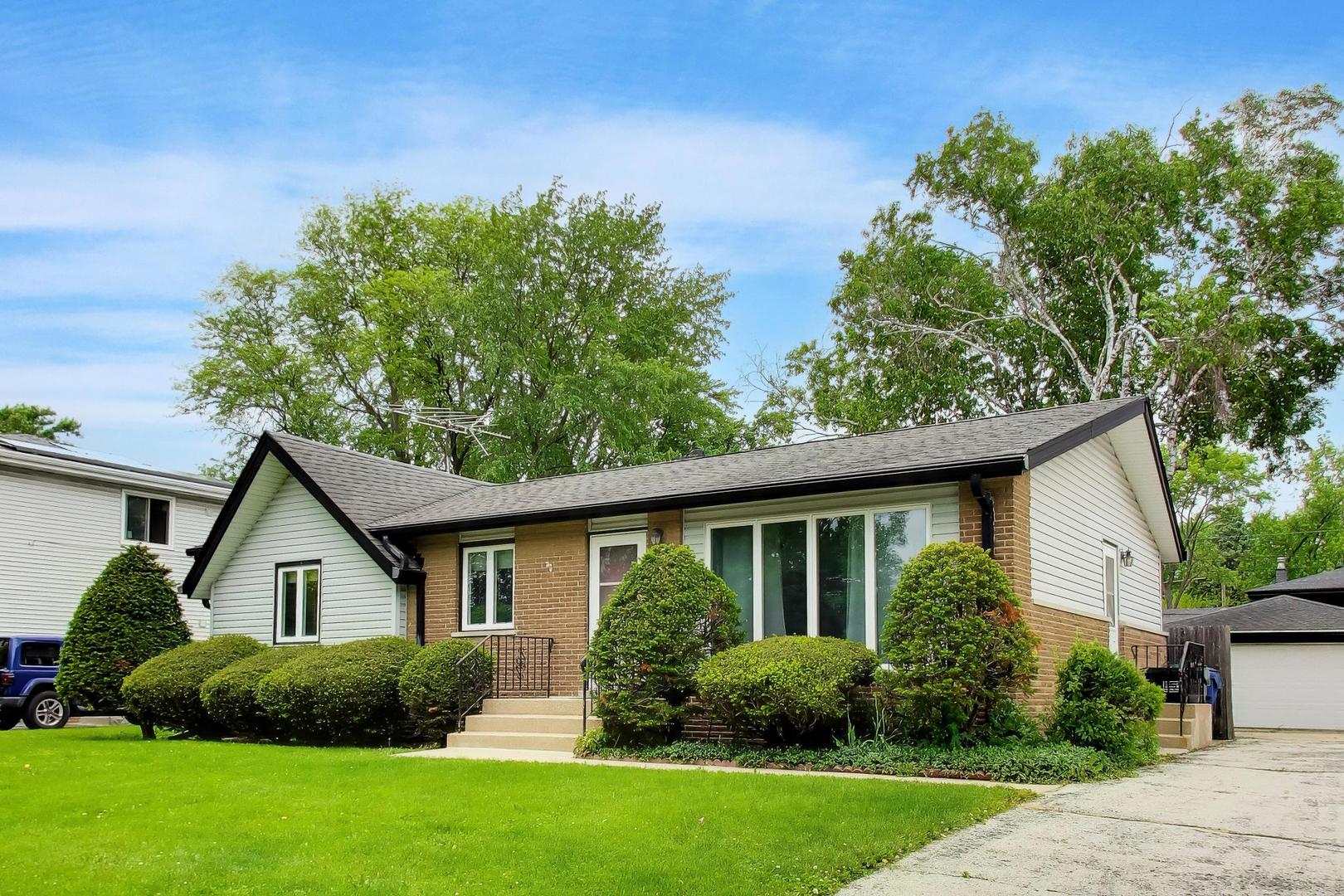 914 Coach Road Homewood, IL 60430 - Photo 2 of 33