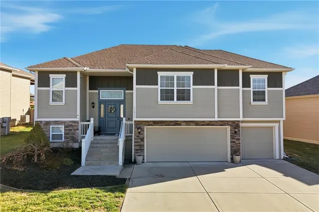 $440,000 | 12311 North Wayne Avenue, Kansas City, MO 64165