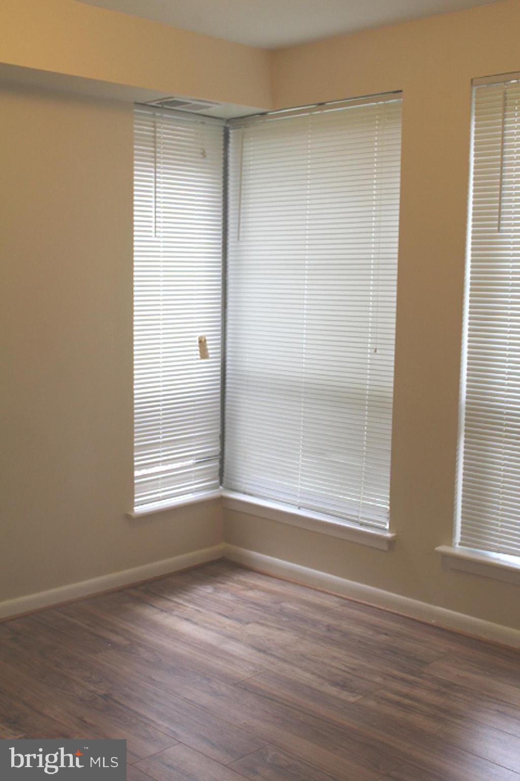 11232 Chestnut Grove Square, Unit 136 Reston, VA 20190 - Photo 17 of 36 Bedroom #1