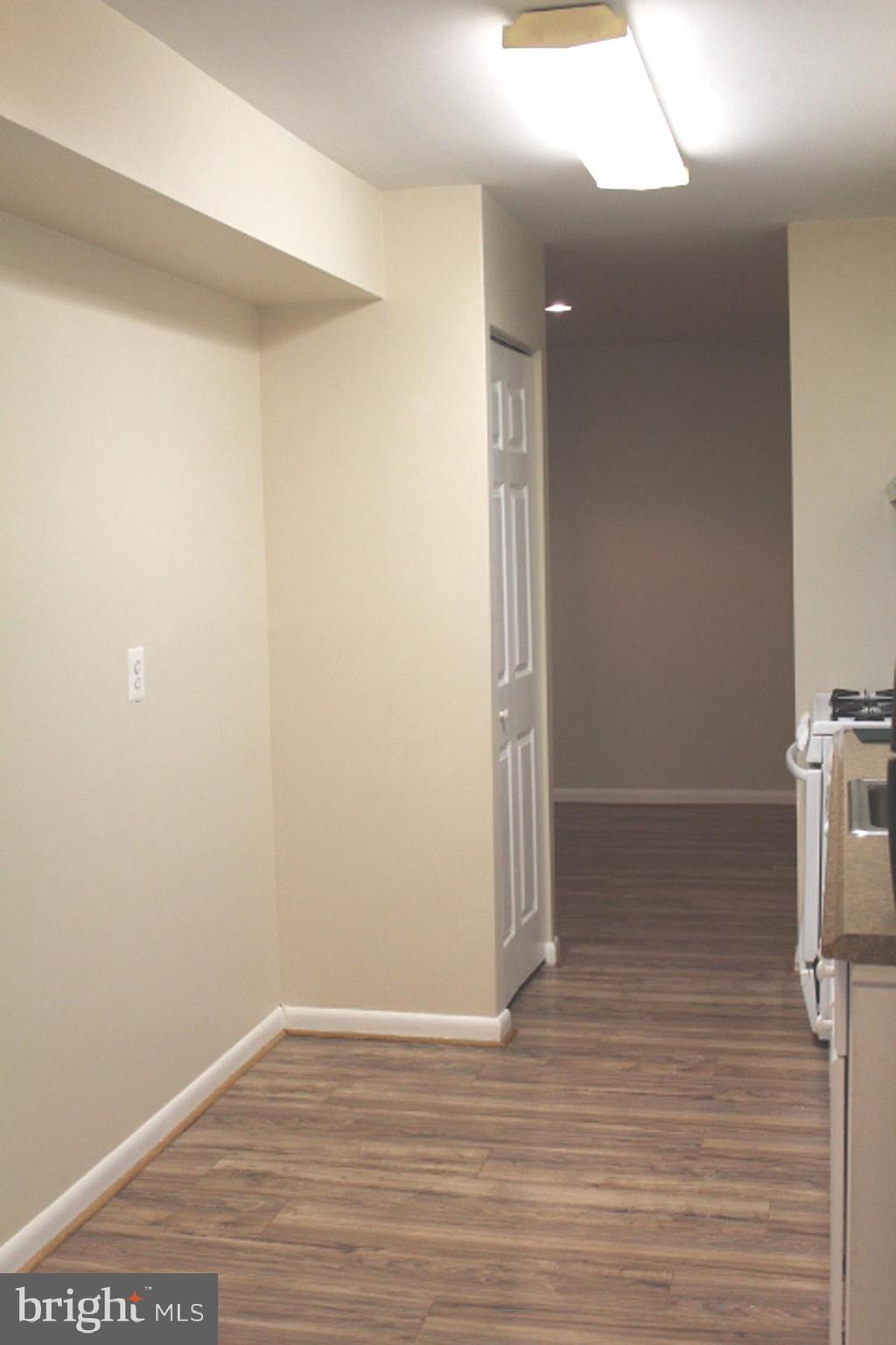 11232 Chestnut Grove Square, Unit 136 Reston, VA 20190 - Photo 20 of 36 lot s of space for addition counter & storage