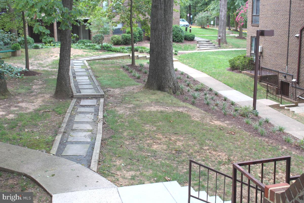 11232 Chestnut Grove Square, Unit 136 Reston, VA 20190 - Photo 27 of 36 Gallery Image 27