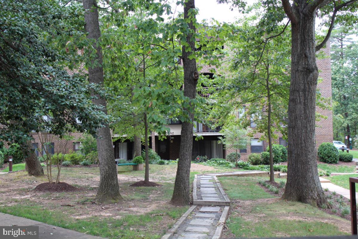 11232 Chestnut Grove Square, Unit 136 Reston, VA 20190 - Photo 28 of 36 Gallery Image 28