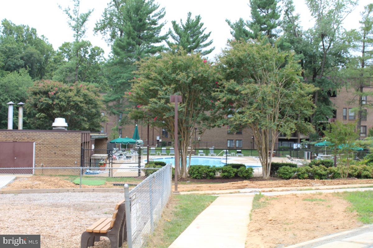 11232 Chestnut Grove Square, Unit 136 Reston, VA 20190 - Photo 30 of 36 Gallery Image 30