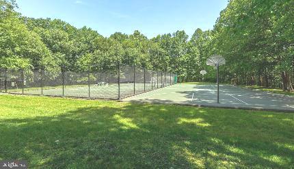 11232 Chestnut Grove Square, Unit 136 Reston, VA 20190 - Photo 8 of 36 Walking Paths