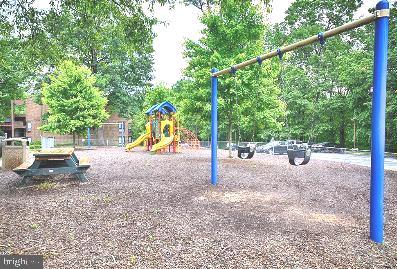 11232 Chestnut Grove Square, Unit 136 Reston, VA 20190 - Photo 10 of 36 Picnic Areas