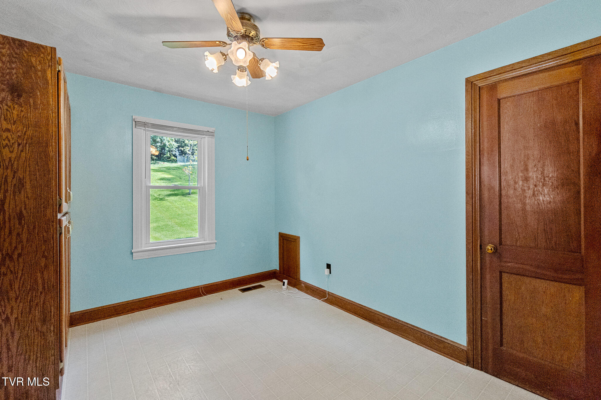 1260 Robinhood Road Greeneville, TN 37745 - Photo 11 of 40 DSC05004