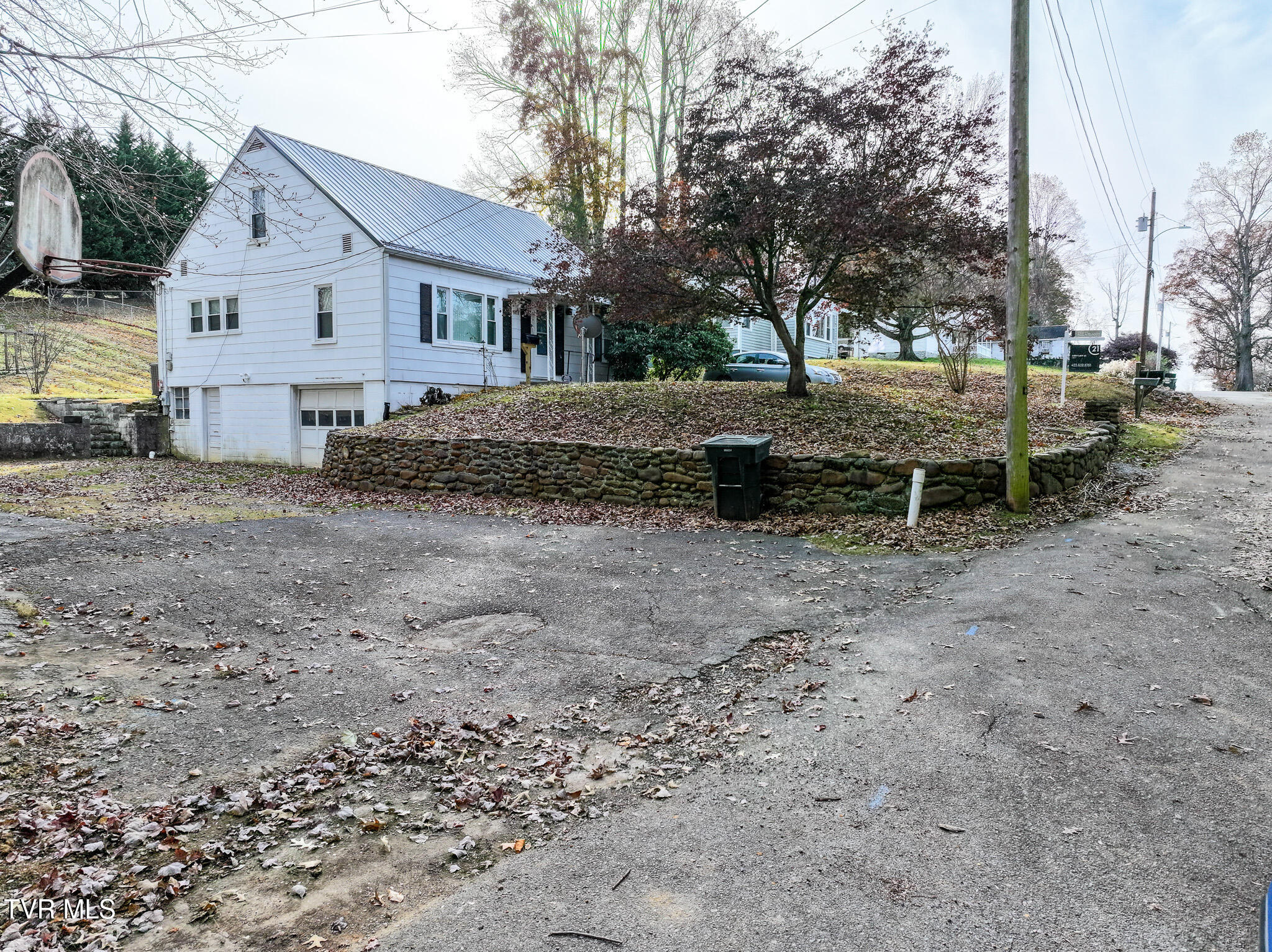 1260 Robinhood Road Greeneville, TN 37745 - Photo 2 of 40 DJI_20251111165219_0343_D