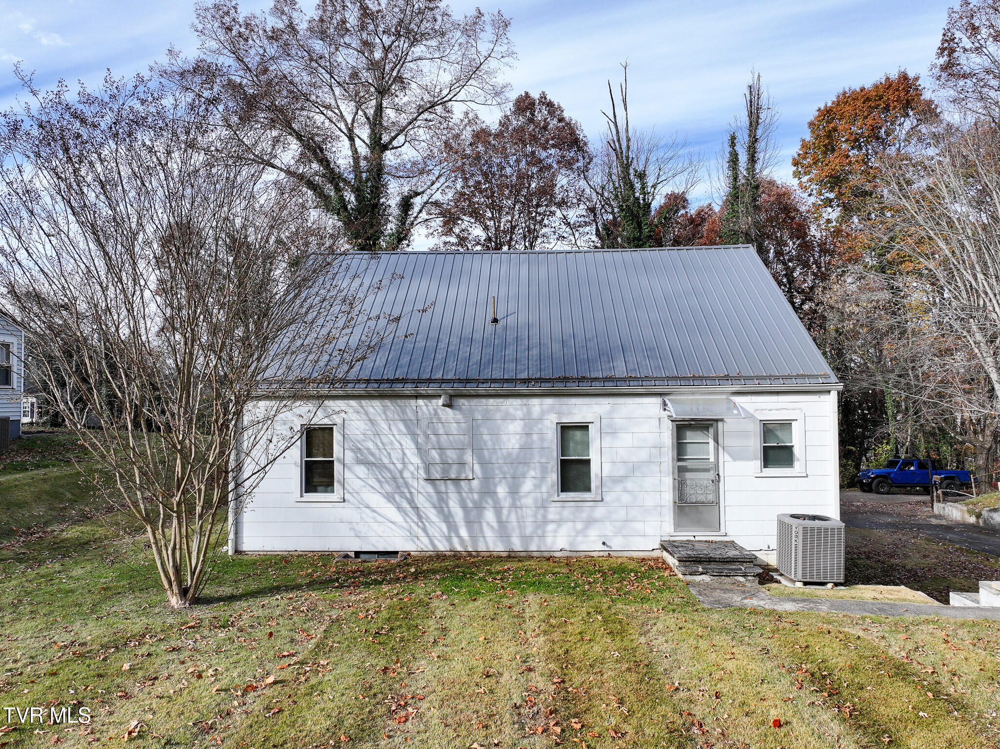 1260 Robinhood Road Greeneville, TN 37745 - Photo 34 of 40 DJI_20251111165051_0337_D
