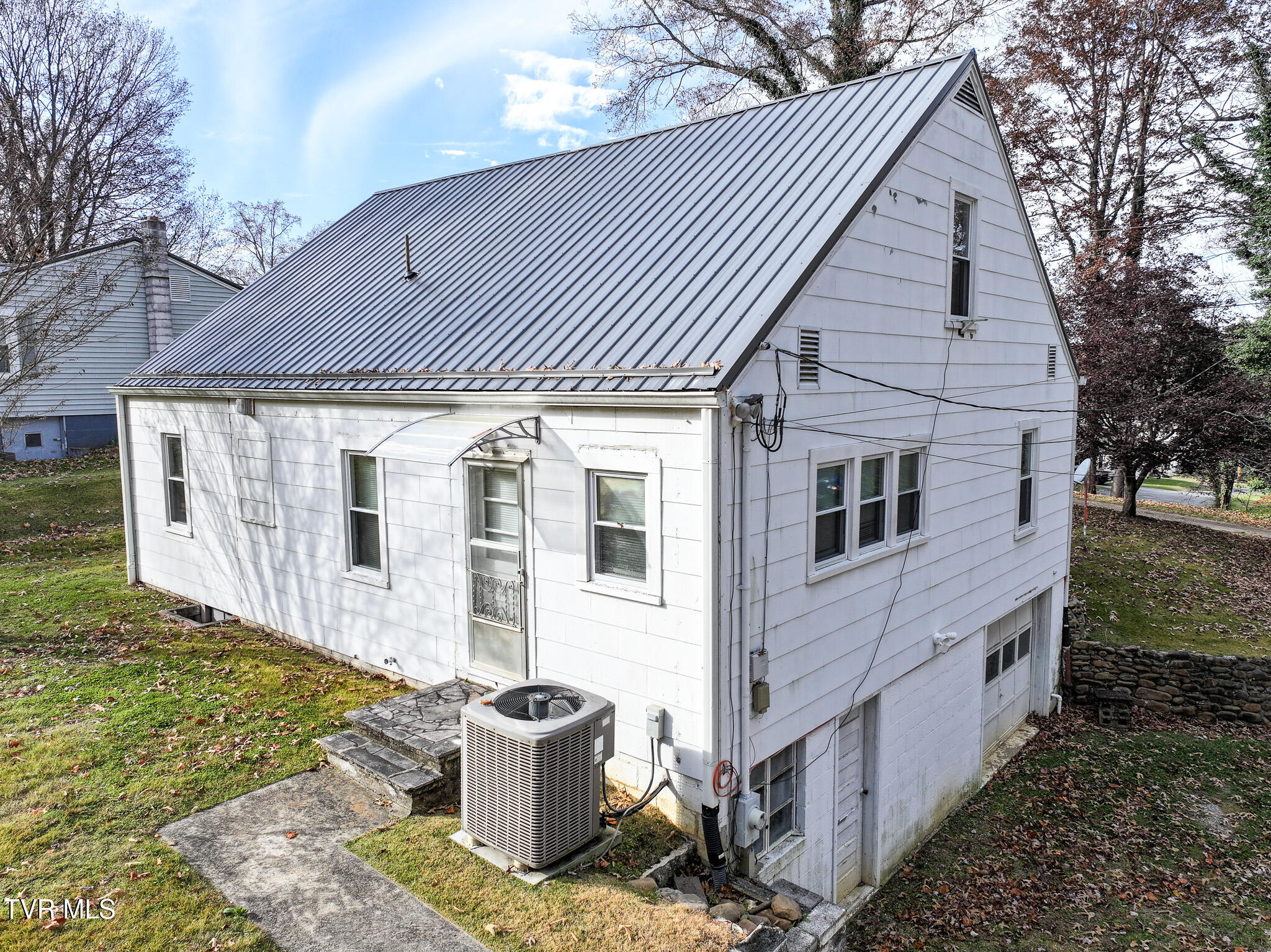1260 Robinhood Road Greeneville, TN 37745 - Photo 35 of 40 DJI_20251111165131_0341_D