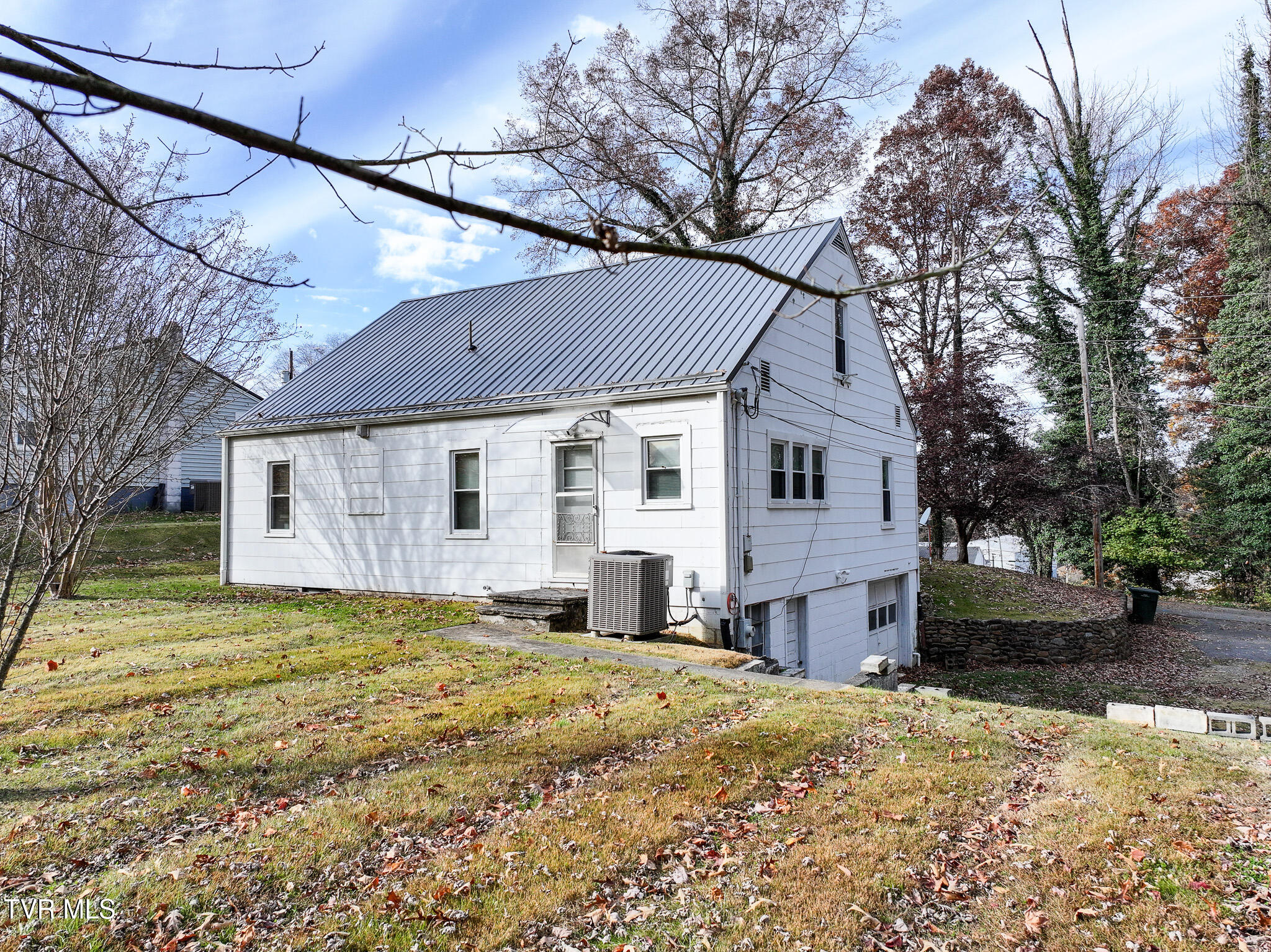 1260 Robinhood Road Greeneville, TN 37745 - Photo 36 of 40 DJI_20251111165123_0340_D