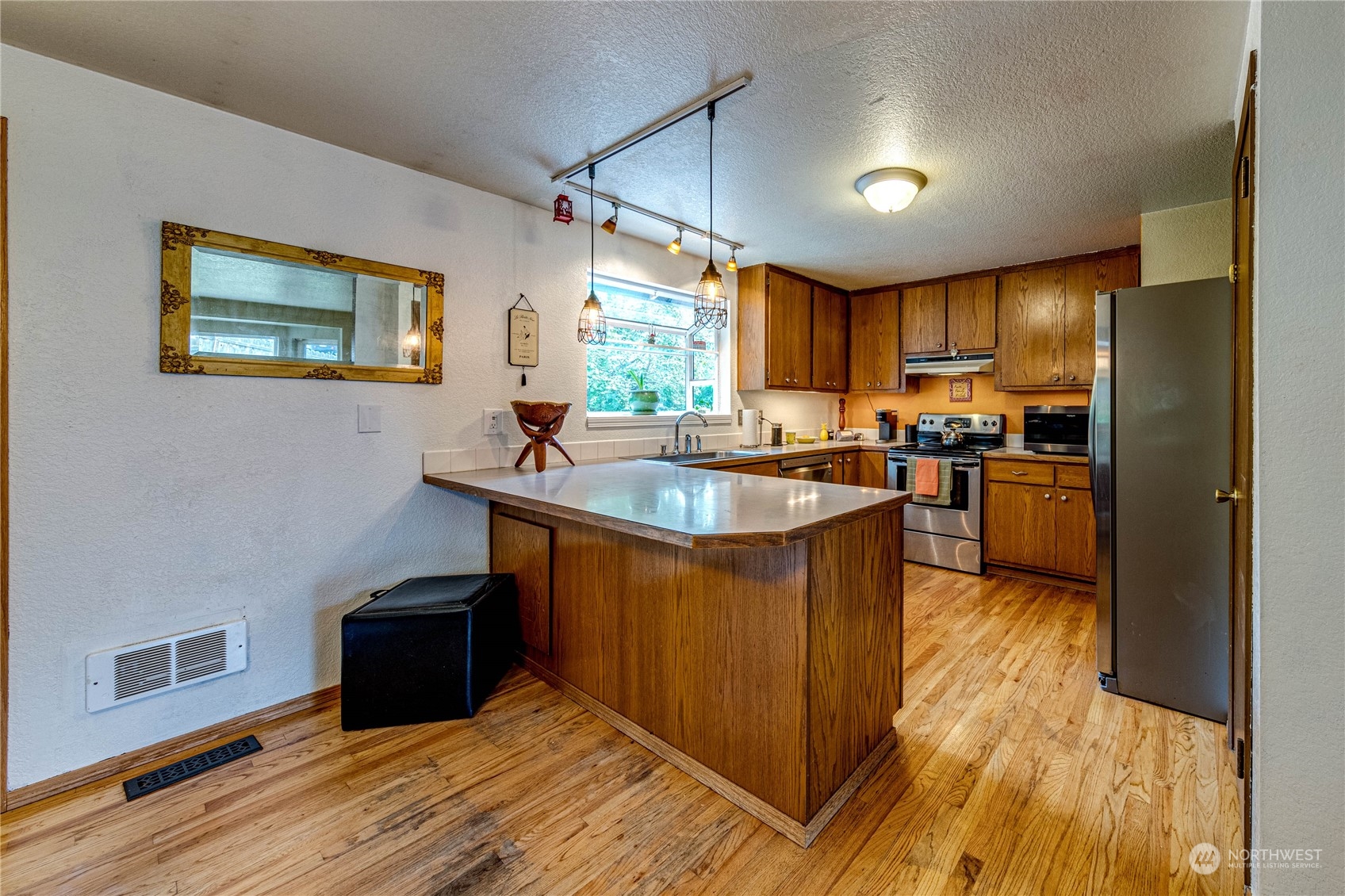 121 161st Street Southeast Bothell, WA 98012 - Photo 9 of 34 Gallery Image 9