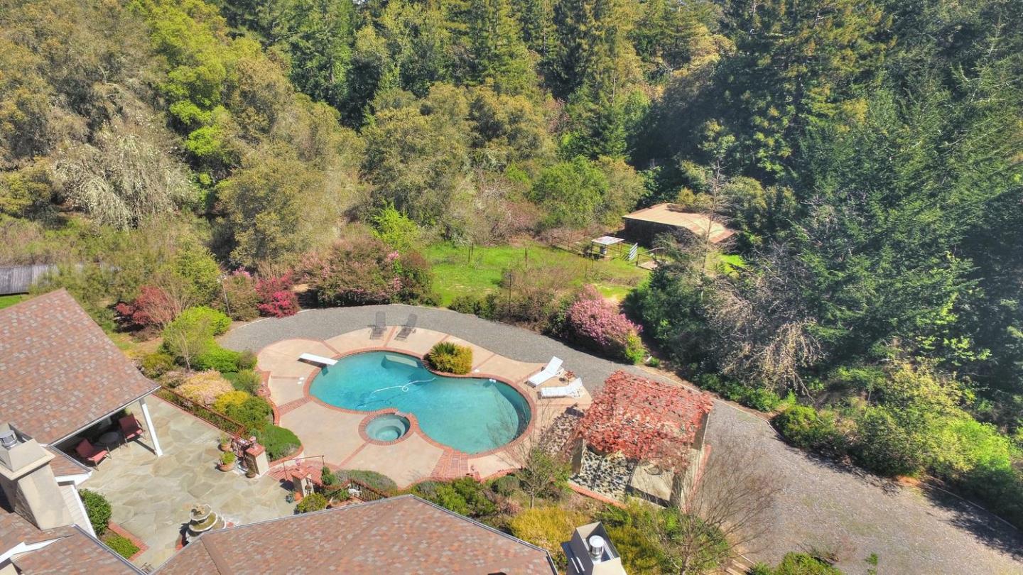 22219 Summit Road Los Gatos, CA 95033 - Photo 27 of 34 a view of a garden with plants