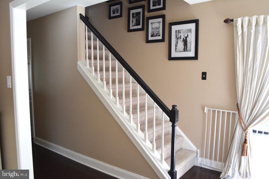 39 Sullivans Bridge Road Wayne, PA 19087 - Photo 12 of 29 Foyer/staircase