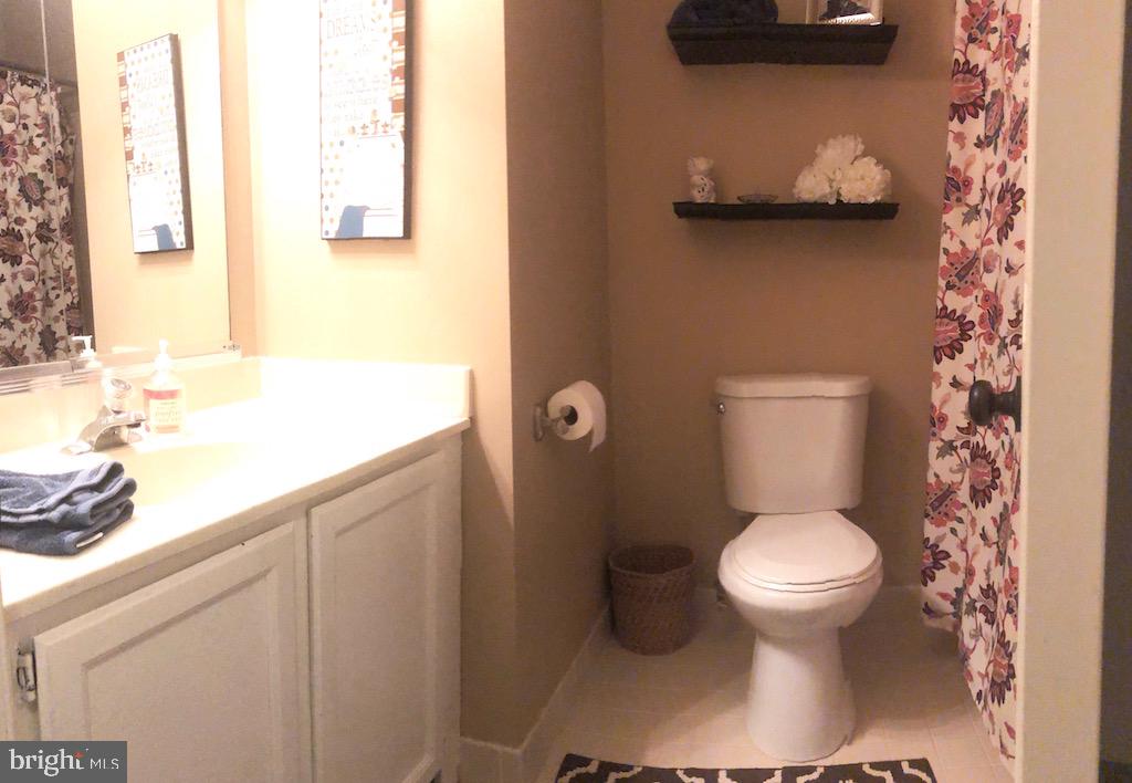 39 Sullivans Bridge Road Wayne, PA 19087 - Photo 18 of 29 Hall Bath