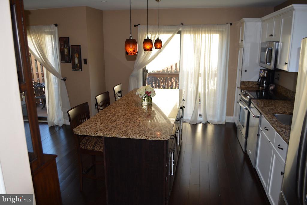 39 Sullivans Bridge Road Wayne, PA 19087 - Photo 5 of 29 Kitchen with Granite Island