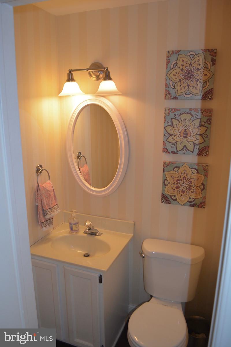 39 Sullivans Bridge Road Wayne, PA 19087 - Photo 8 of 29 1st floor Powderroom