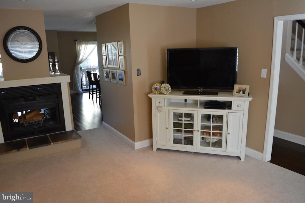 39 Sullivans Bridge Road Wayne, PA 19087 - Photo 9 of 29 Living room with see through Fireplace