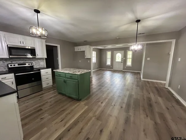 $2,095 | 10052 Lakeshore, Tyler, TX 75709