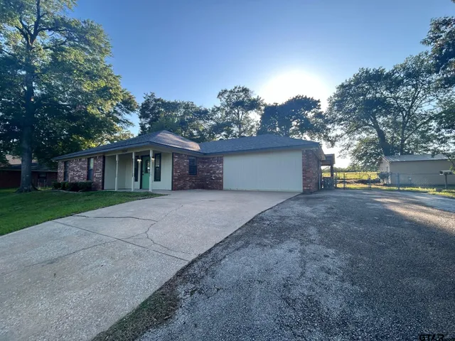 $2,095 | 10052 Lakeshore, Tyler, TX 75709