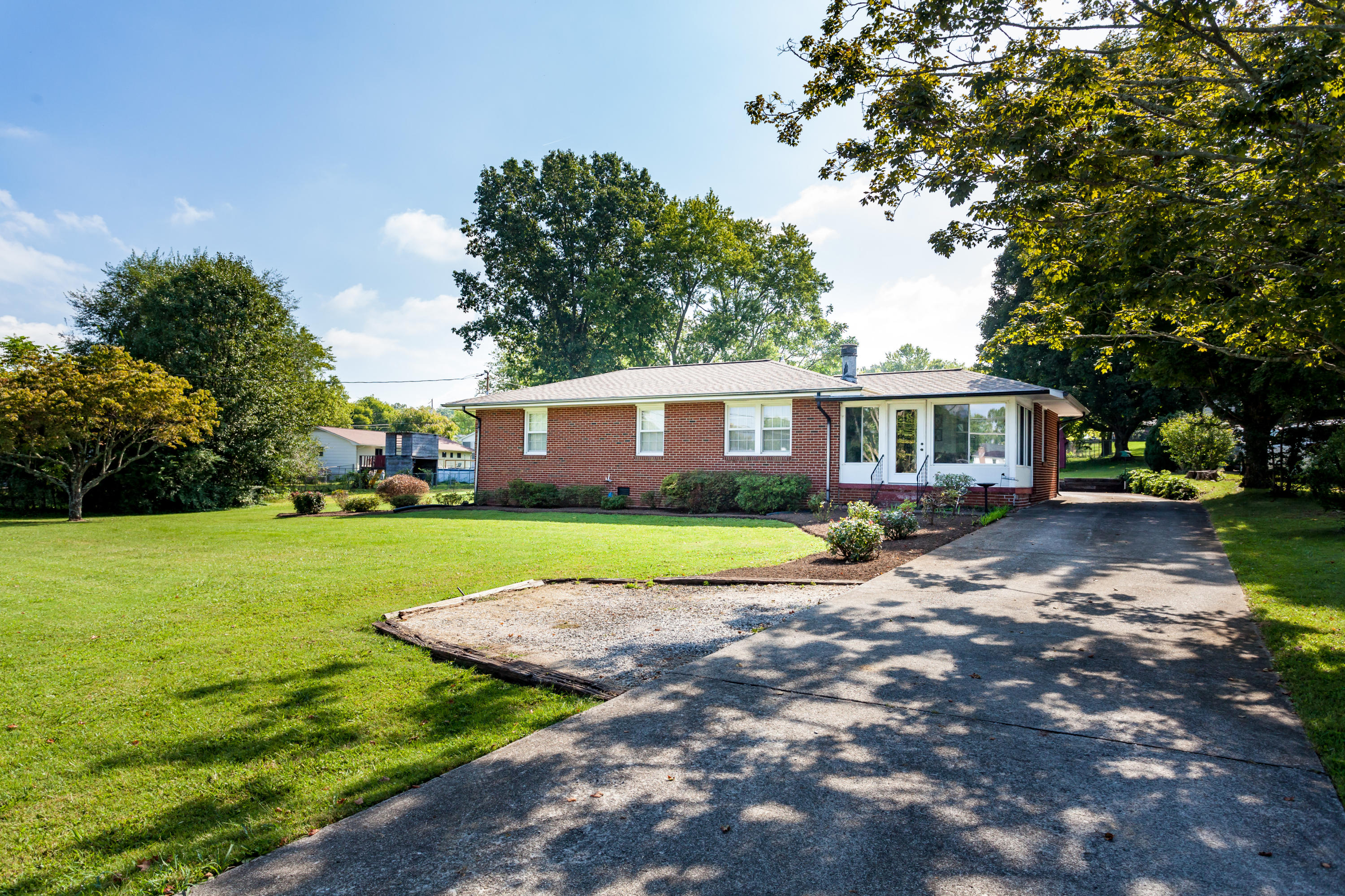2916 Byington Beaver Ridge Road Knoxville, TN 37931 - Photo 2 of 21 002150831-02-2916ByingtonBeaverRidgeRdKn