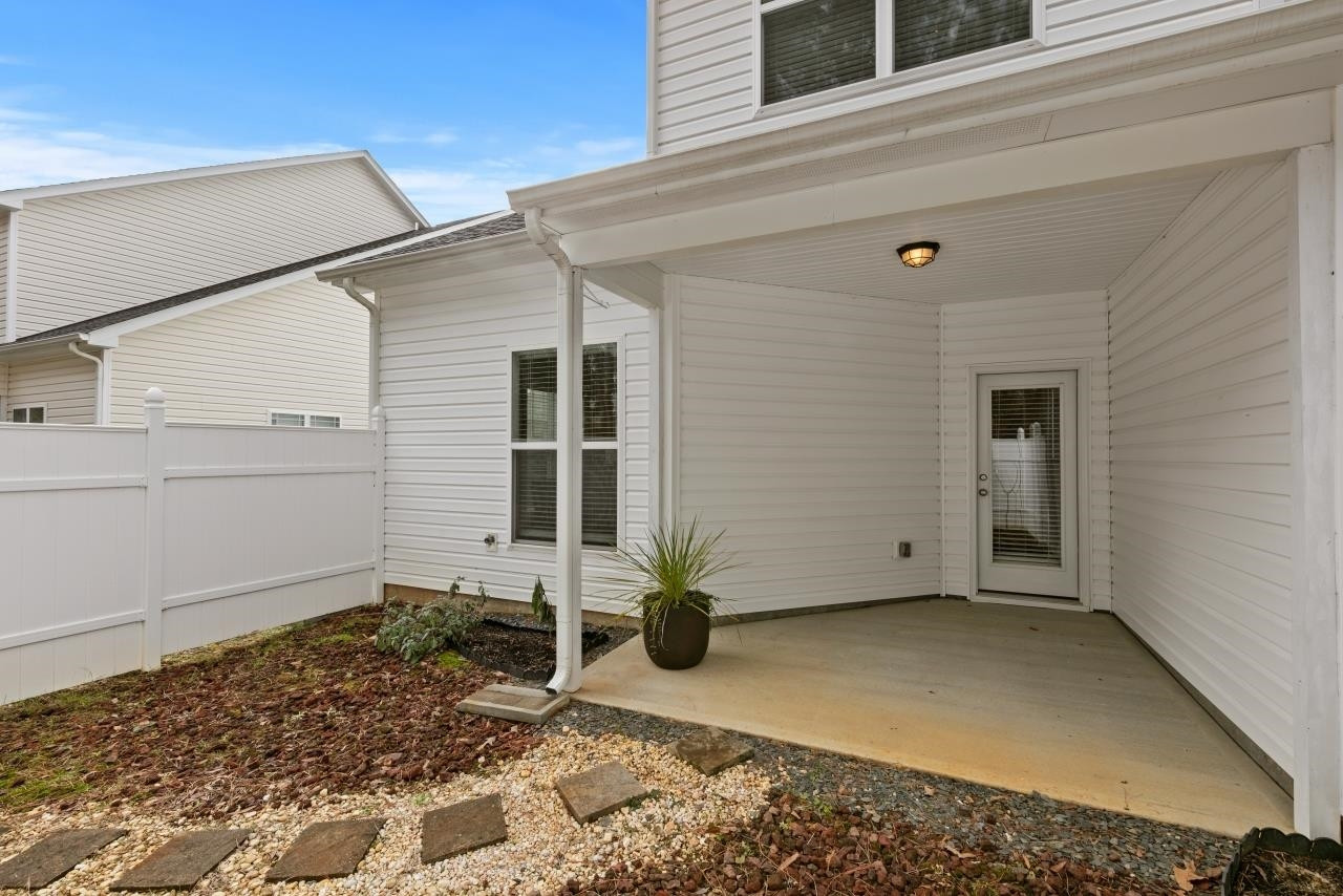 1909 Fieldhouse Avenue Raleigh, NC 27603 - Photo 28 of 32 Covered Patio