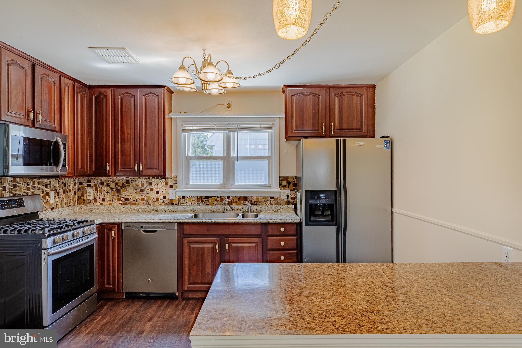 6124 Collinsway Road Baltimore, MD 21228 - Photo 14 of 69 Main Level Kitchen