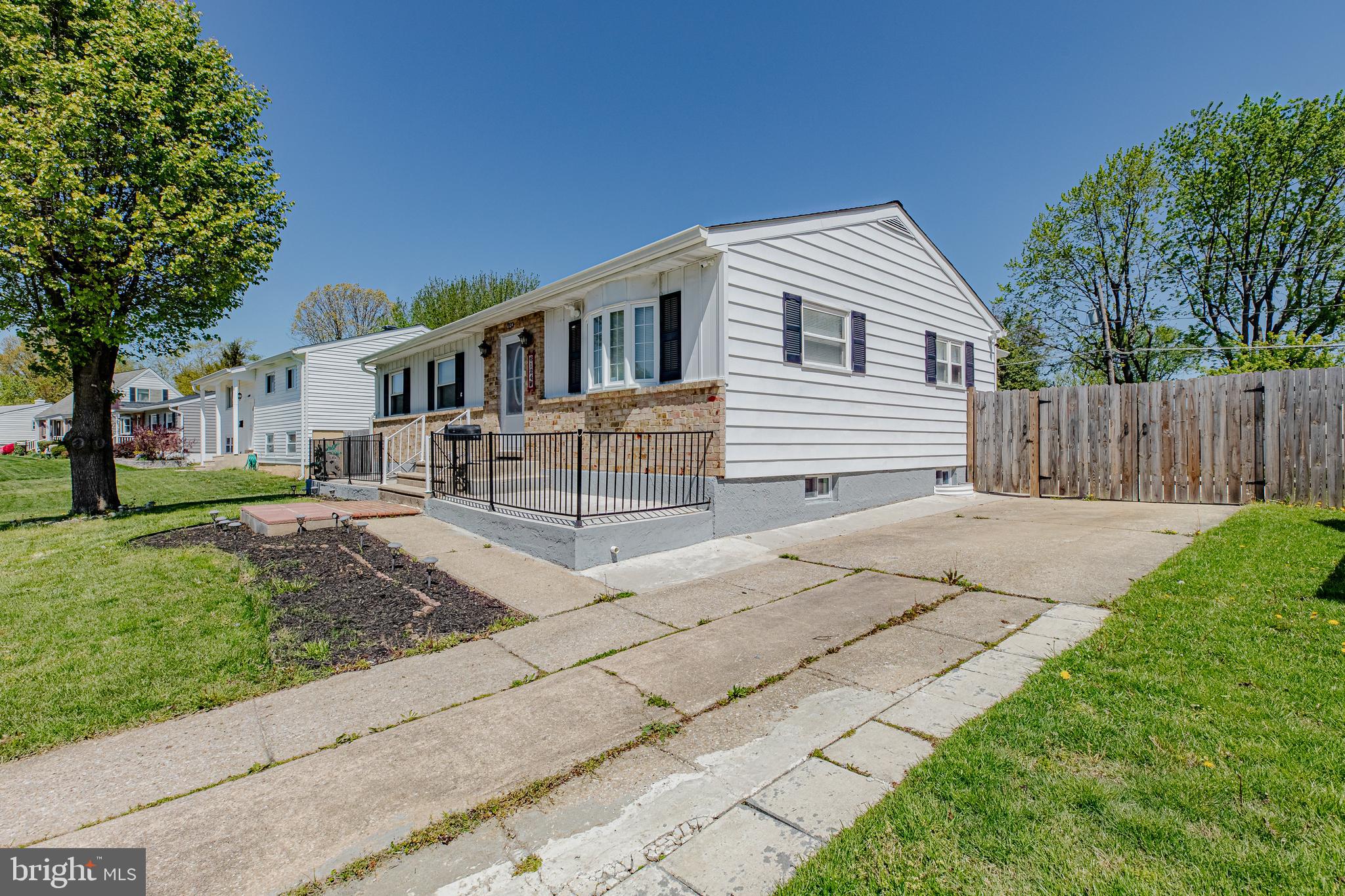 6124 Collinsway Road Baltimore, MD 21228 - Photo 3 of 69
