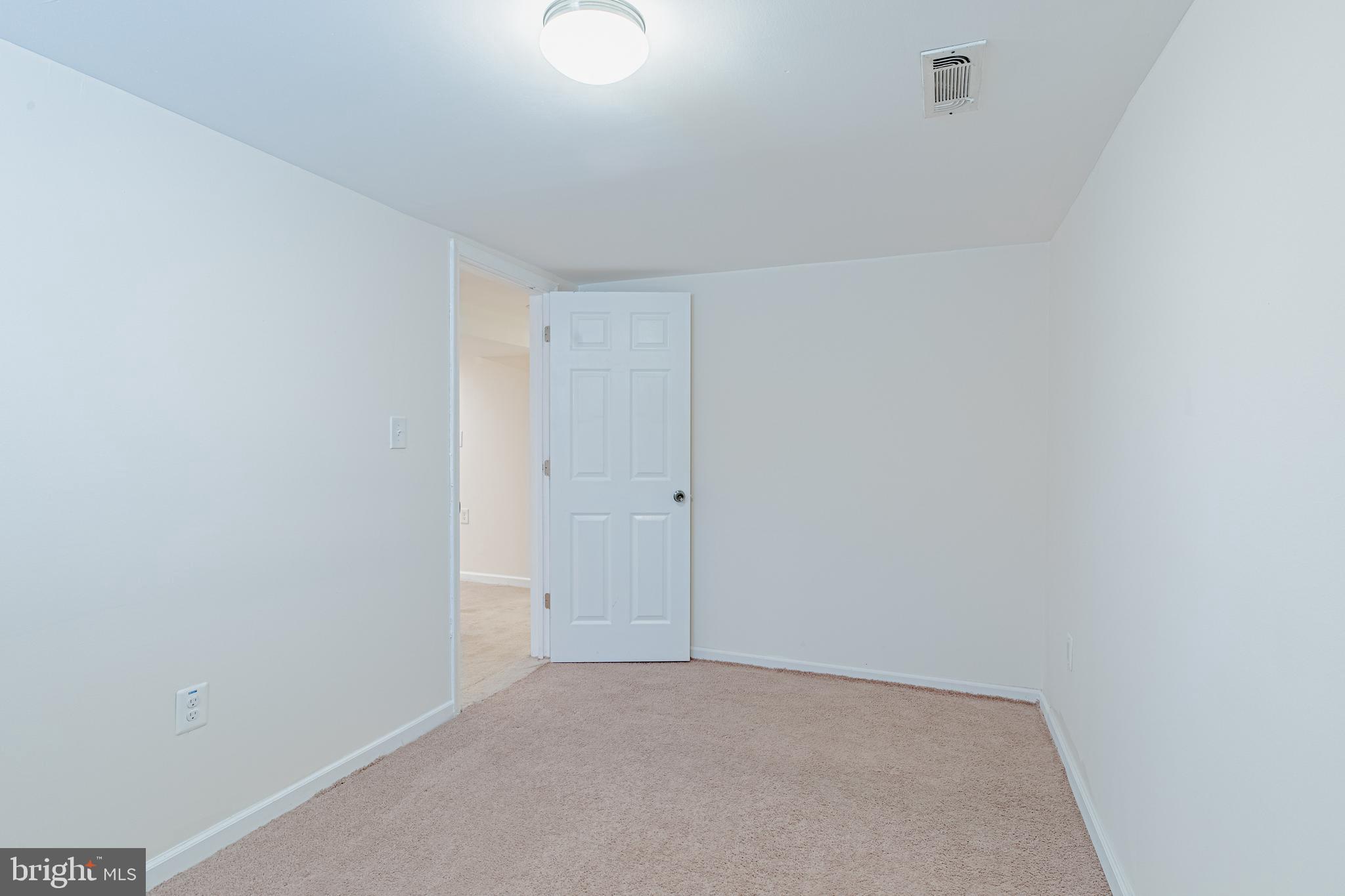 6124 Collinsway Road Baltimore, MD 21228 - Photo 40 of 69