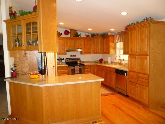 4702 North Razorback Drive Florence, AZ 85132 - Photo 11 of 36 Kitchen