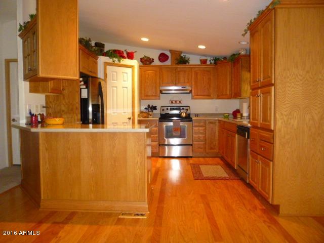 4702 North Razorback Drive Florence, AZ 85132 - Photo 12 of 36 Kitchen