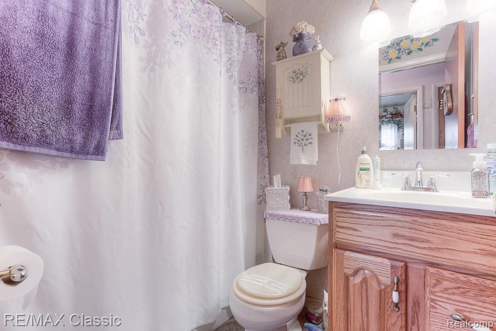 4614 Denton Road Canton, MI 48188 - Photo 20 of 33 4614 denton interiors (9).jpg