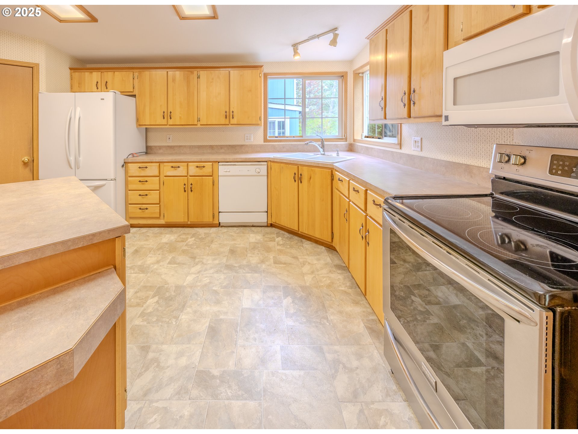 5509 Mercer Lake Road Florence, OR 97439 - Photo 12 of 48 Gallery Image 12