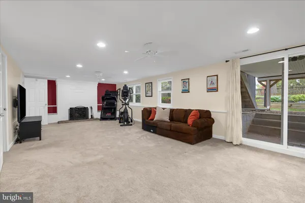 $574,999 | 5046 Summer Day Lane, Columbia, MD 21044