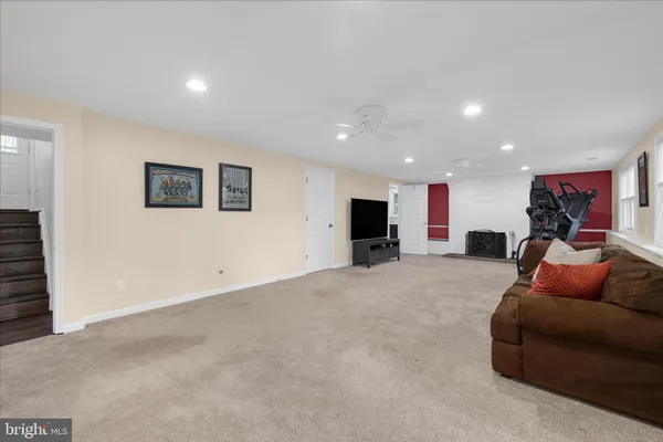 $574,999 | 5046 Summer Day Lane, Columbia, MD 21044